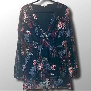 GIMMICKS by BKE | Floral Top  NWOT